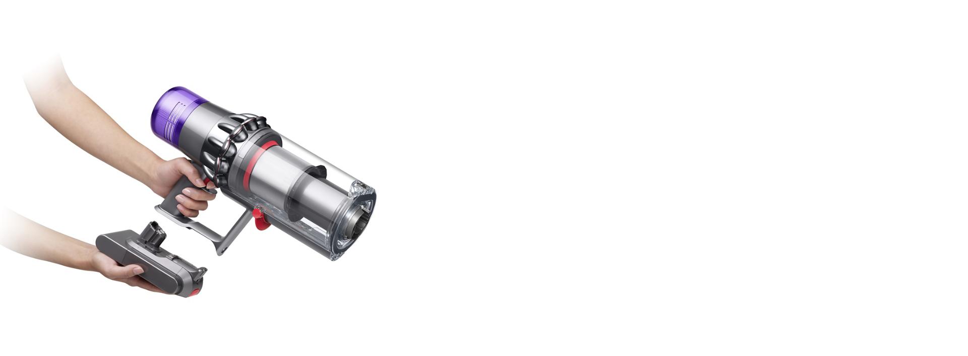 תמונה המציגה את שואב האבק של דייסון V11 שמסירים את הסוללה הנשלפת שלו