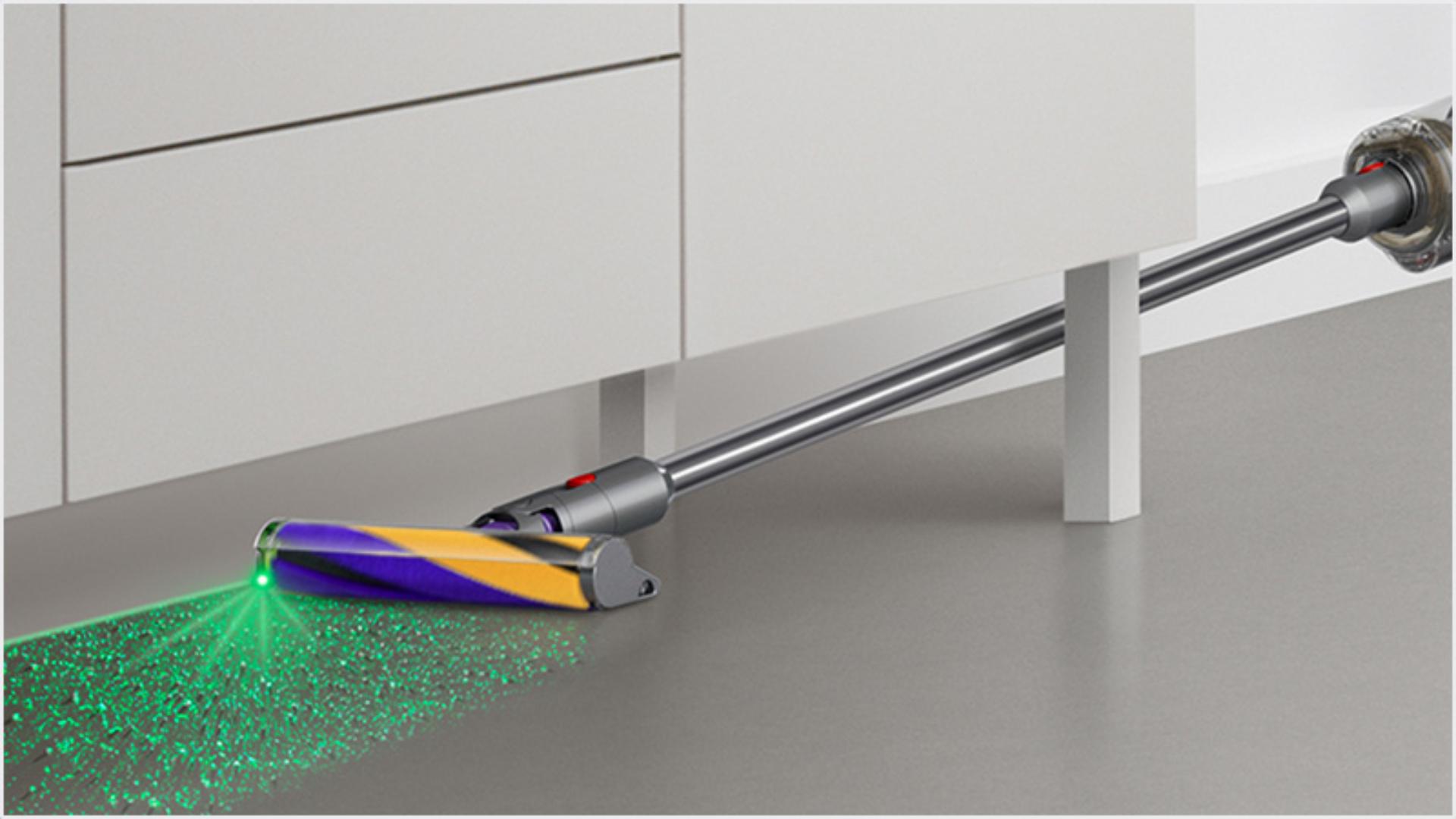 가구 아래를 청소하고 있는 디지털 슬림