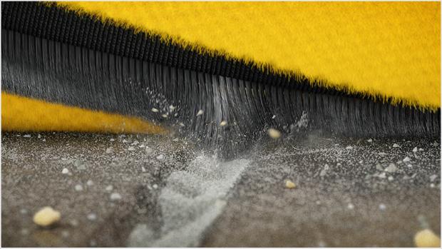 마룻바닥 틈새를 청소하는 카본 파이버 필라멘트