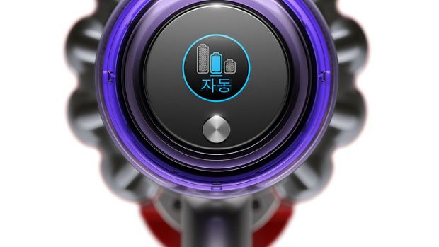 Dyson V11™ vacuum screen displaying Auto mode