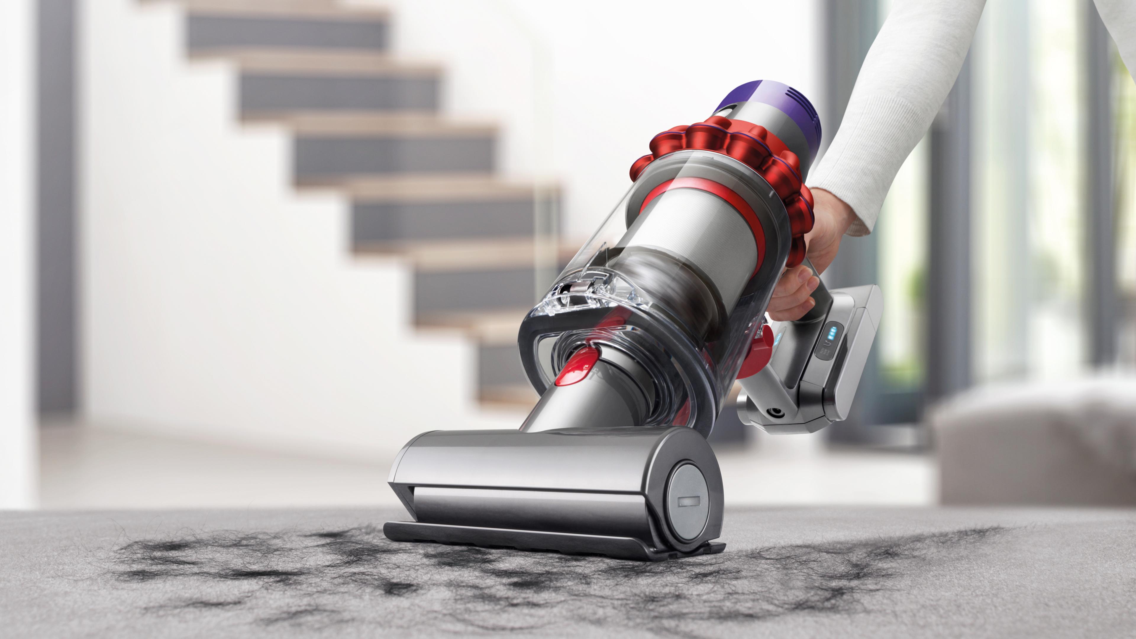 Dyson Cyclone V10 用來清潔車廂內
