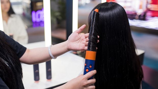 Dyson Expert using Dyson Corrale hair straightener on a client