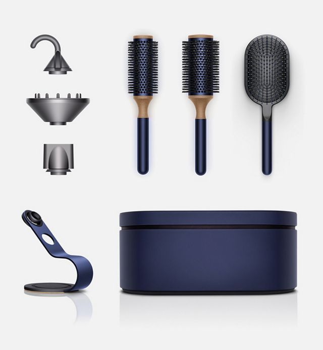 https://dyson-h.assetsadobe2.com/is/image/content/dam/dyson/leap-petite-global/markets/singapore/products/hair-care/supersonic/605e-Category-Hero-Overview-Banner.jpg?$responsive$&cropPathE=mobile&fit=stretch,1&fmt=pjpeg&wid=640
