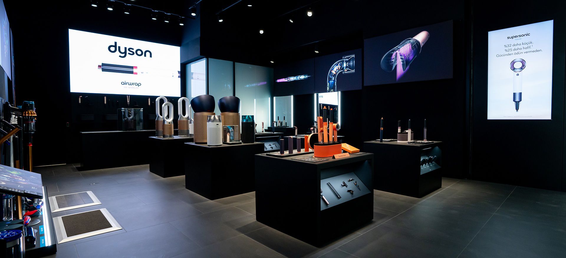 Dyson Demo Store'un iç kısmı.