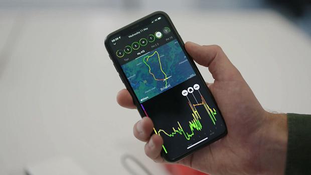 Bir telefon ekranında Dyson hava kalitesi raporu.