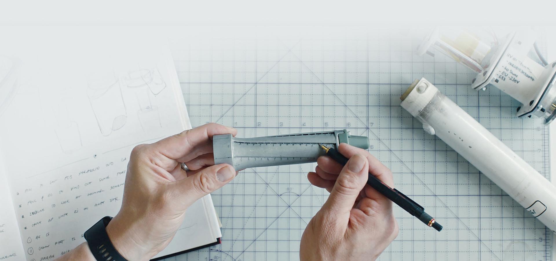 Video explaining the science behind the Dyson Airwrap™ hair styler