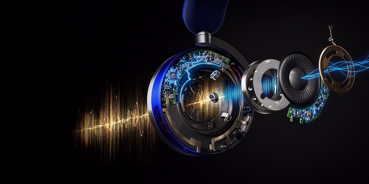 Person trägt Dyson Noise Cancelling Kopfhörer