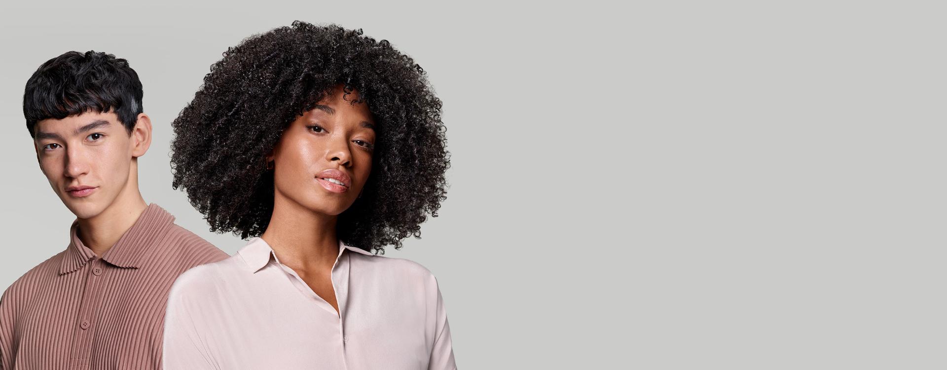 عارِضة شعرها من النوع الرابع وعارِض شعره من النوع الأول