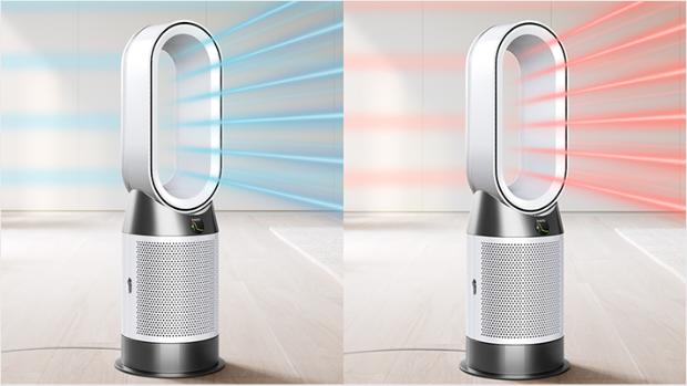 جهاز Dyson Purifier Cool PC1 بينما يضخ نسيماً بارداً مع هواء مُنقّى في غرفة معيشة.