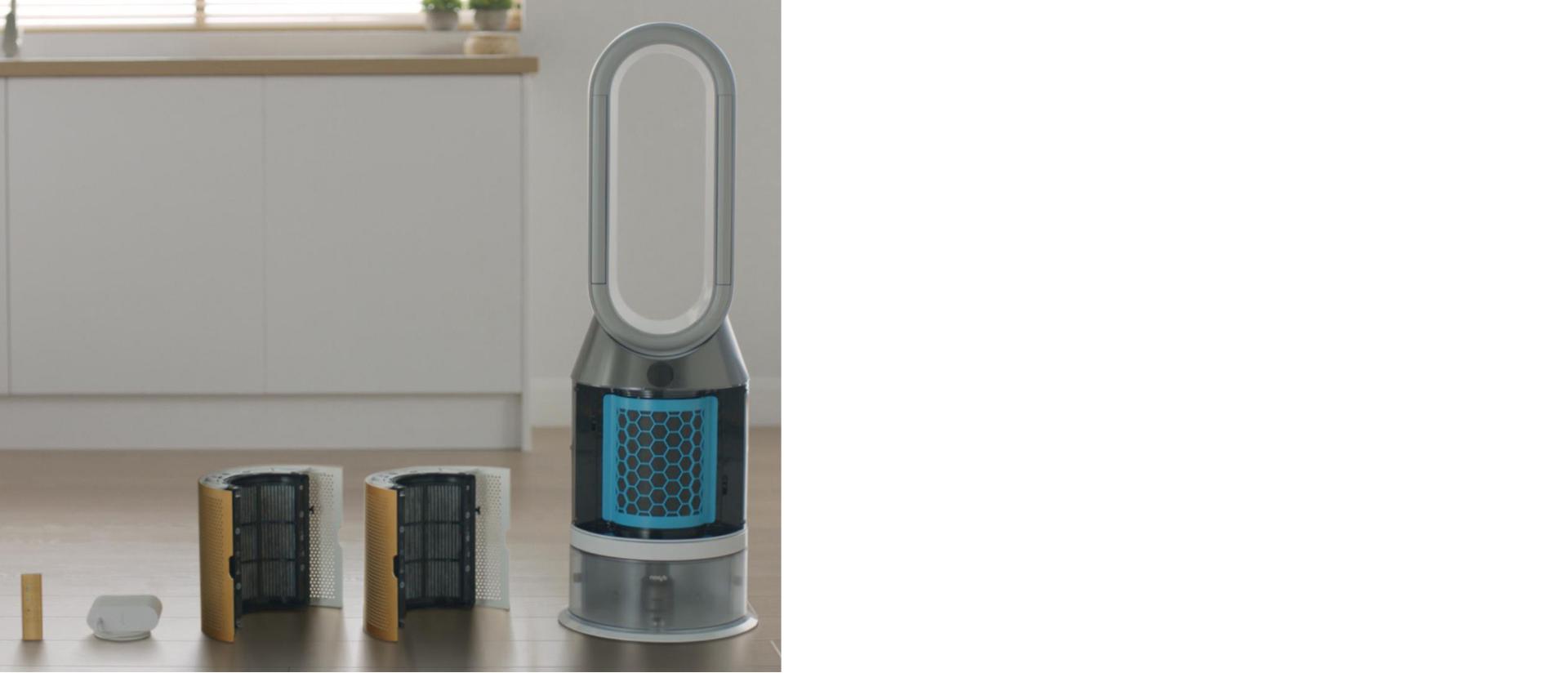 جهاز مرطِّب مُنقِّي للهواء مع الفلاتر ووحدة التحكم عن بُعد إلى جانبه.