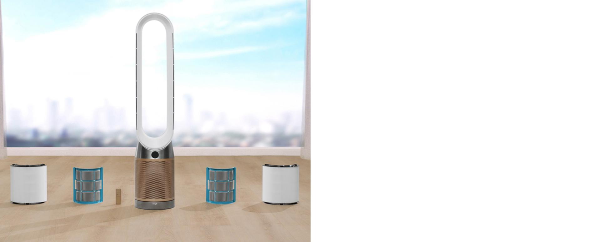 دفاية منقيّة للهواء مع الفلاتر وجهاز التحكم عن بُعد إلى جانبه.