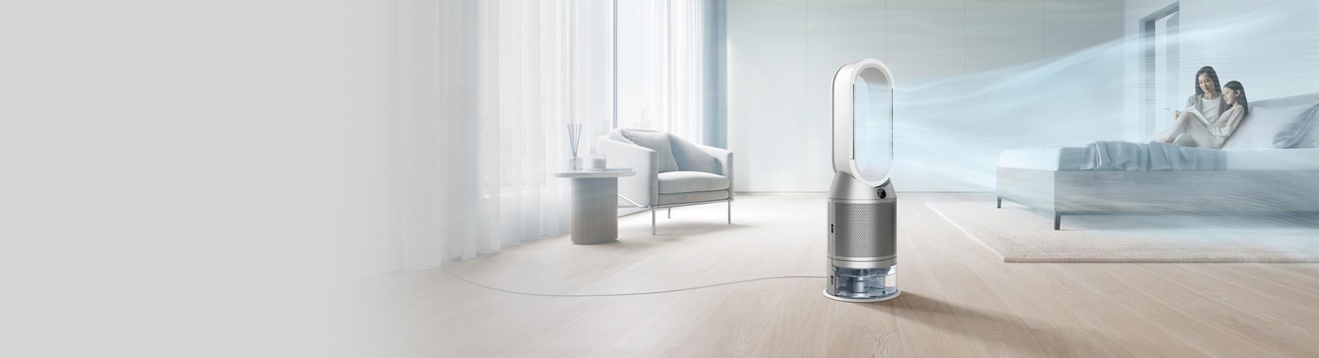 Oczyszczacz z funkcją nawilżania Dyson pracujący w pokoju
