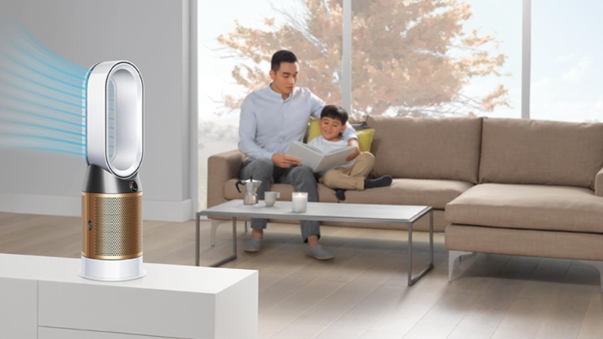 A family relax as airflow diverts through the back of the fan in Diffused mode.