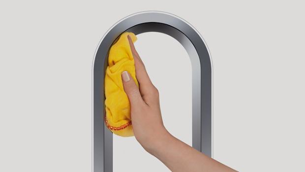 صورة مُقرّبة لممسحة تُنظّف المروحة المُنقية للهواء Dyson Pure Cool™