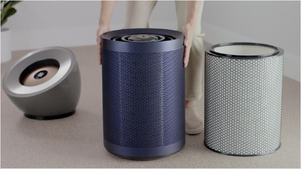 فيديو لأحد المالكين بينما يقوم باستبدال فلتر HEPA لجهازه