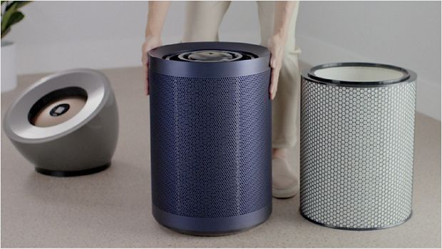 فيديو لأحد المالكين بينما يقوم باستبدال فلتر HEPA لجهازه