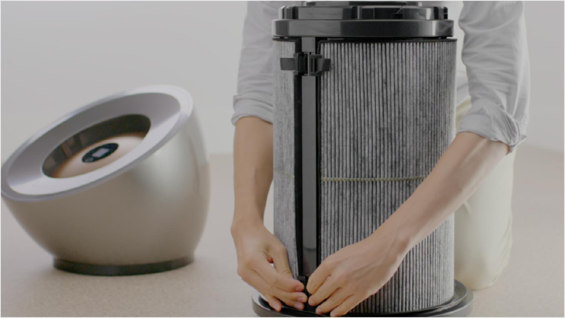 فلتر K-Carbon بينما يتم استبداله في جهاز Dyson Purifier Big+Quiet Formaldehyde