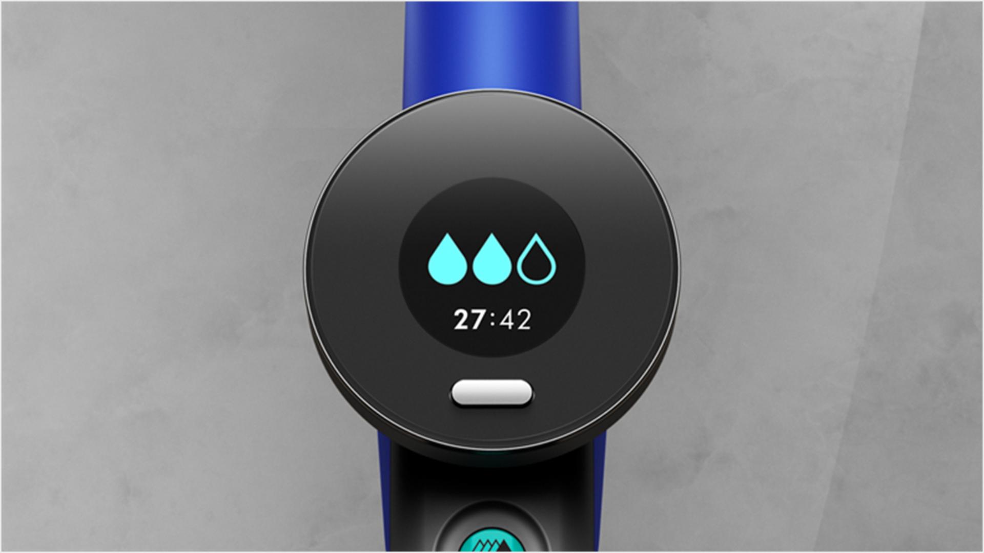 שני סמלים של טיפות מים מוצגים על גבי מסך ה-LCD, מציינים מצב פיזור מים רמה שתיים