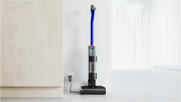 Dyson WashG1™ se během nabíjení v dokovací stanici sám čistí