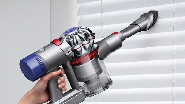 Dyson V7 手提吸塵機用於清潔棘手位置