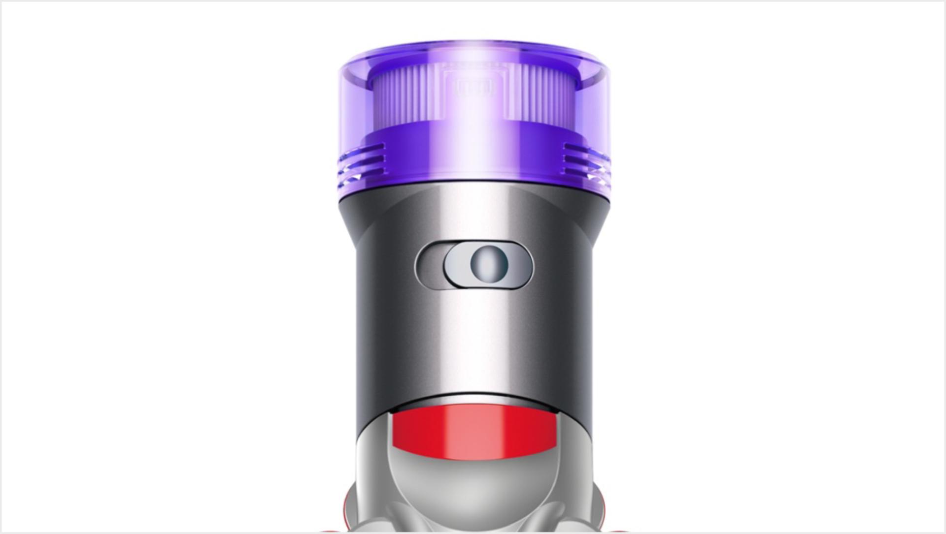 Крупный план кнопки режима питания пылесоса Dyson V8