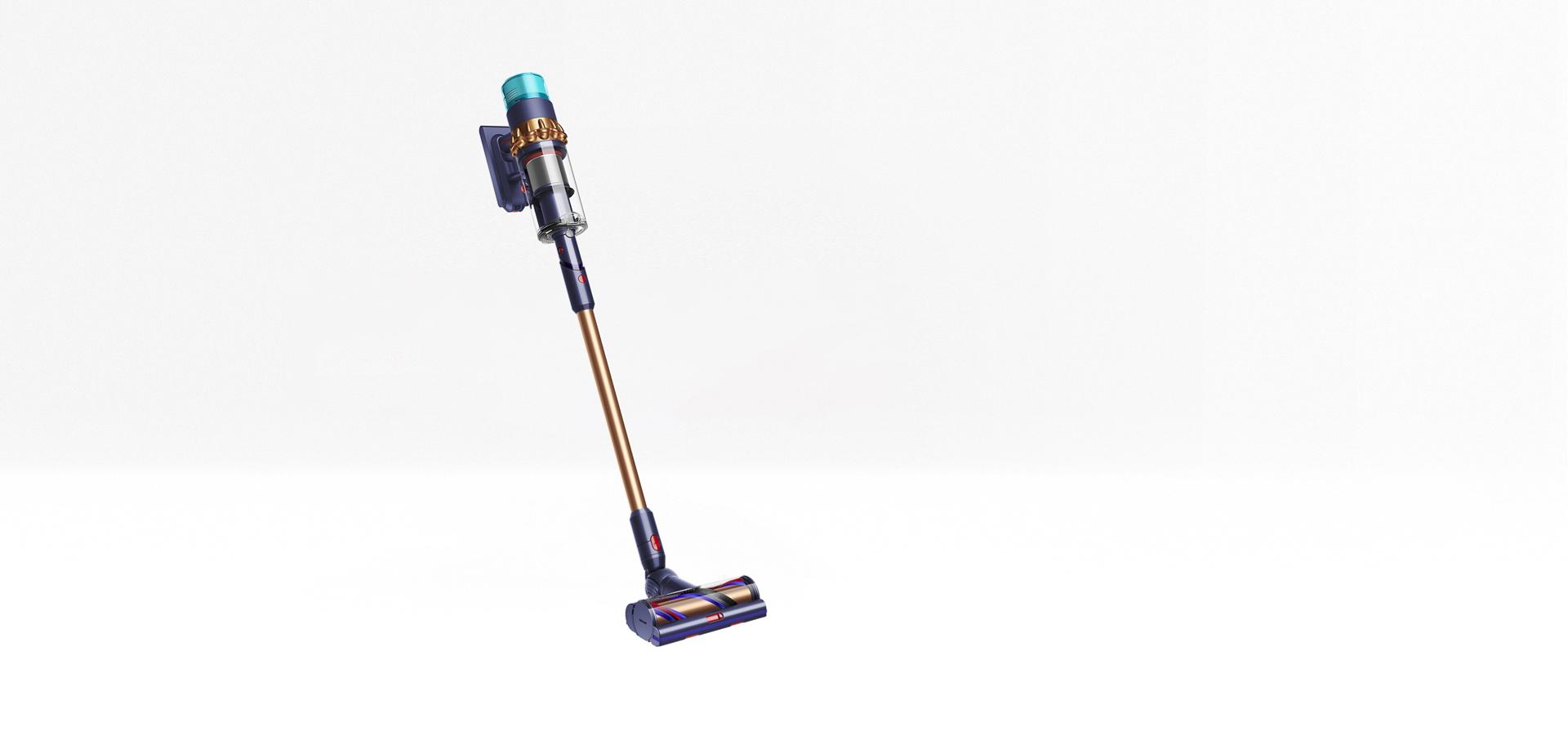 صورةٌ مُقرَّبة لمكنسة Dyson Gen5detect باللون الأزرق البروسي والنحاسي الحصري.