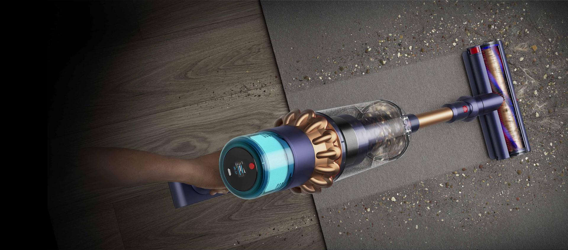Dyson Gen5outsize shown from above, transferring from a hard floor to a carpet.
