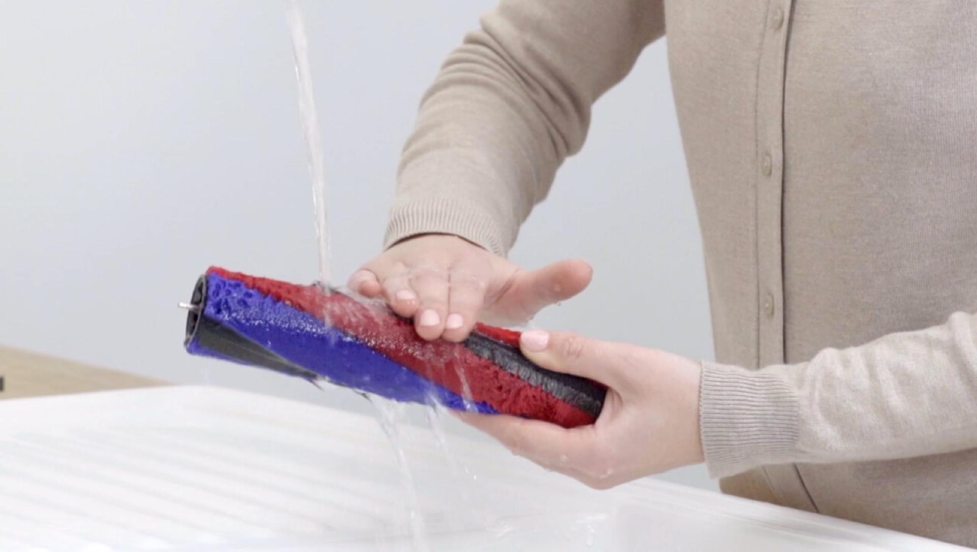 Video care arată cum se spală bara cu perie