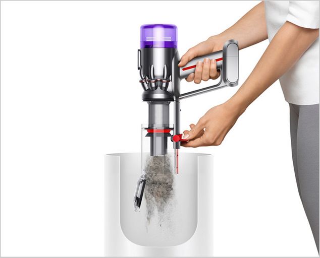 Dyson Microでごみ捨てを捨ている様子