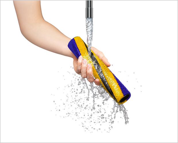 Rửa các công cụ và phụ kiện Dyson trong nước
