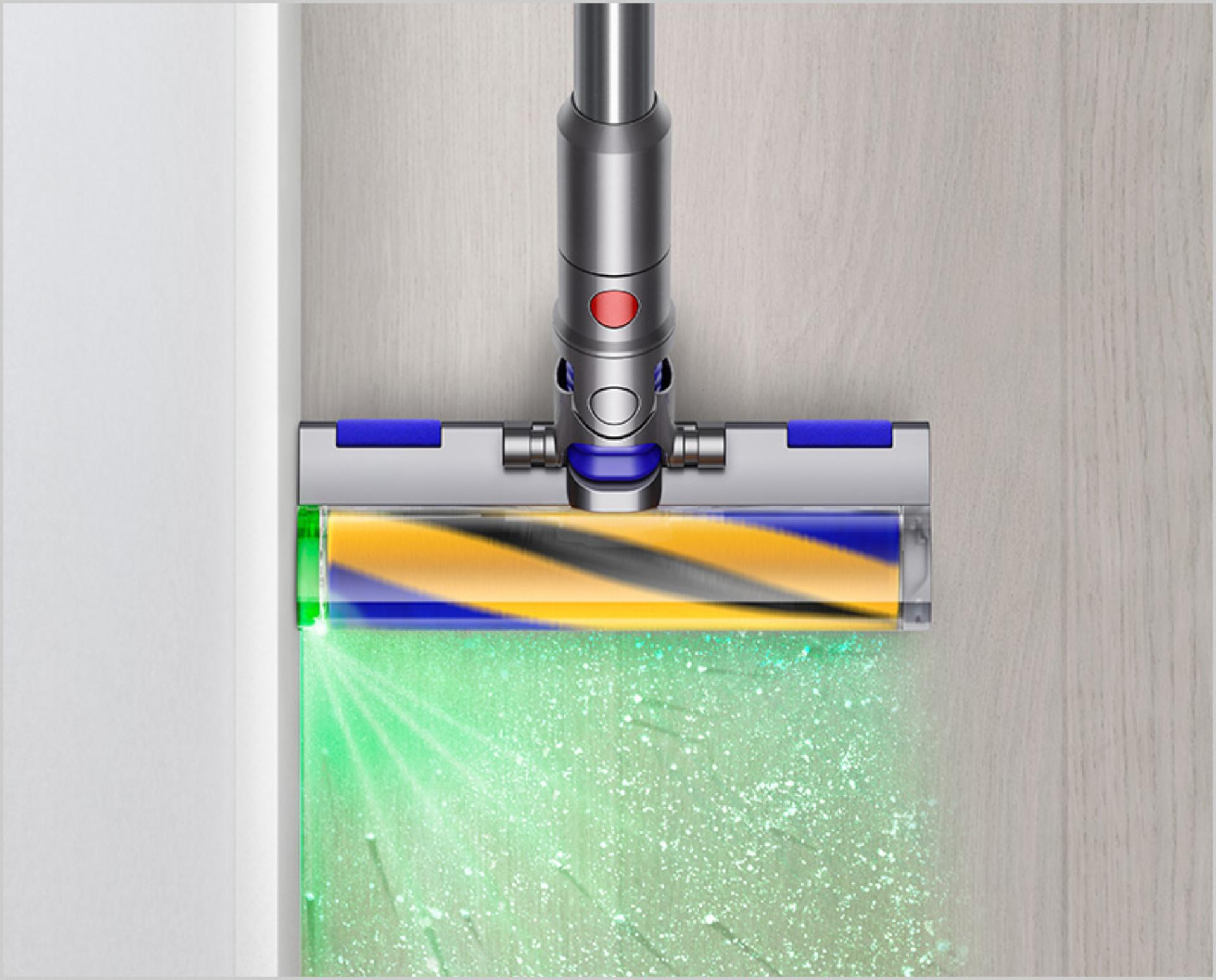 Máy hút bụi Dyson Micro 1.5 Kg Plus - Siêu nhẹ và mạnh mẽ 28 Đầu hút Fluffy Option đang dọn dẹp trong góc nhỏ.