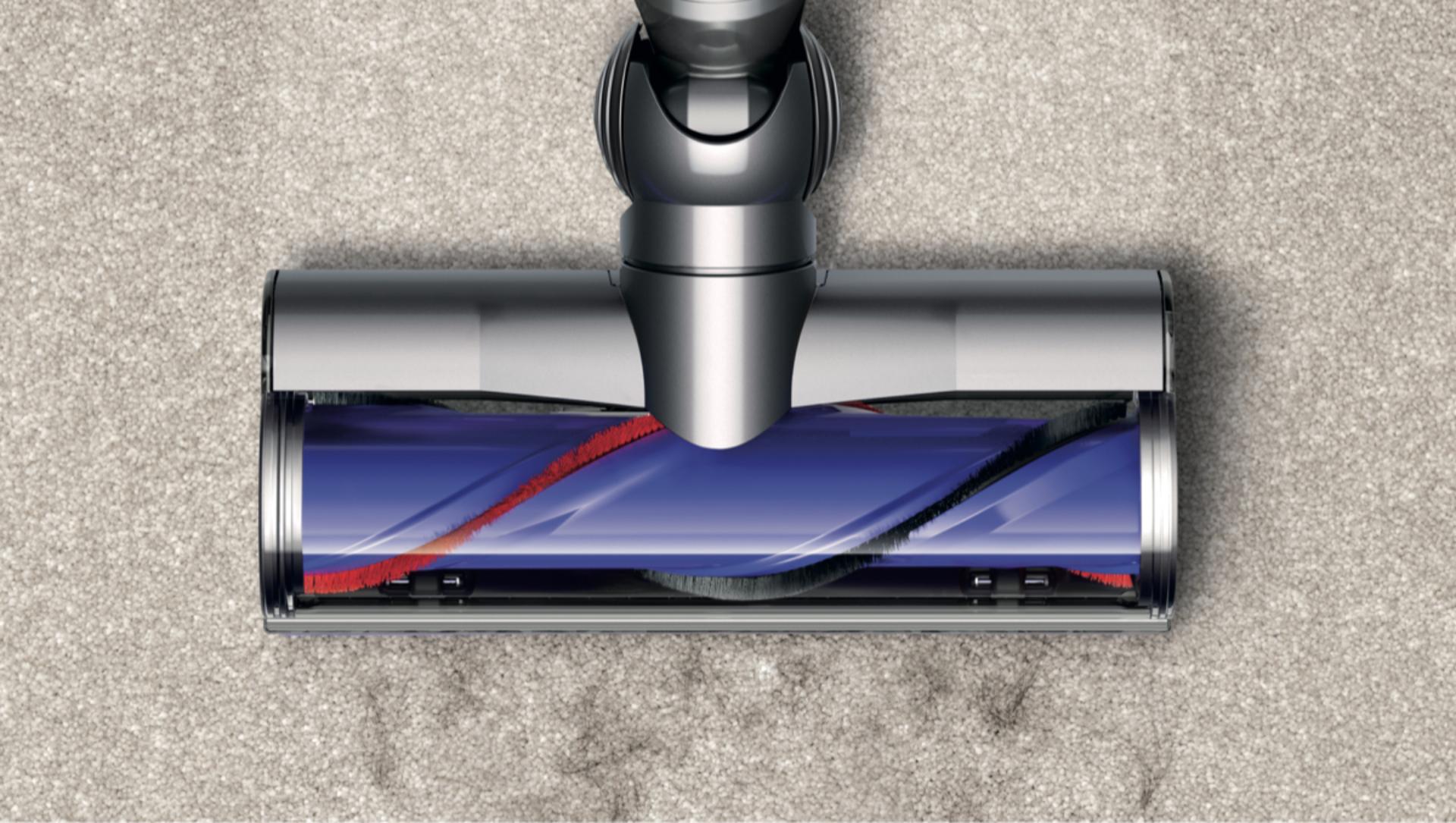 Podlahová hubica Motorbar™ vyťahuje prach z koberca