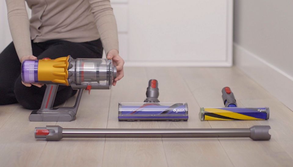 Watch the quick-start video of the home vacuum cleaner 