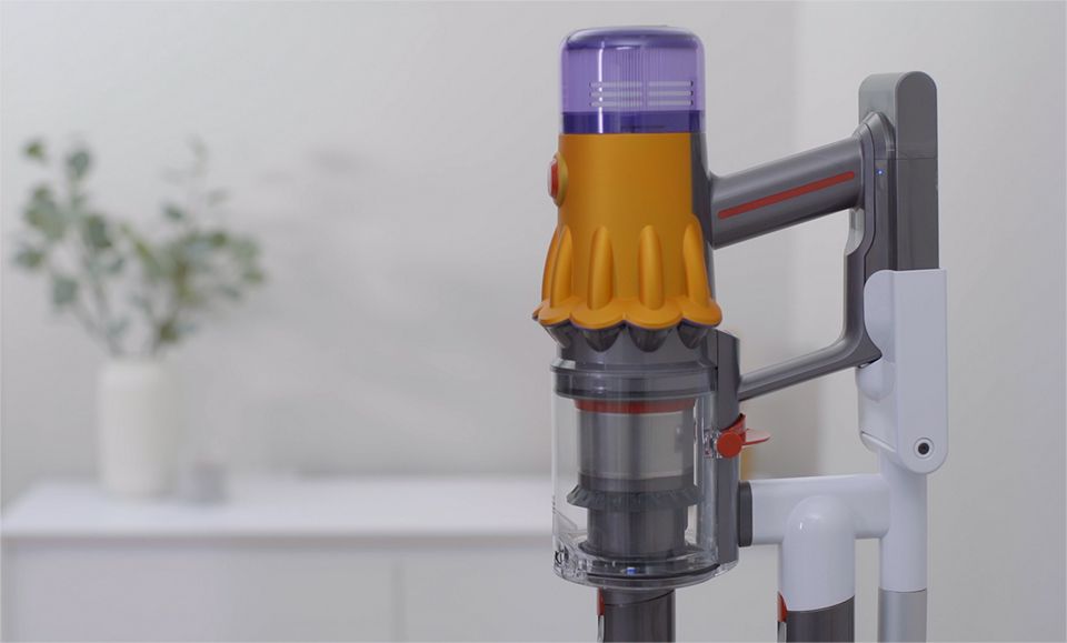 Odkurzacz Dyson V12 Detect Slim w stojącej stacji dokującej