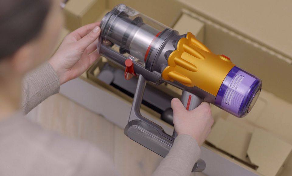 Film pokazujący jak złożyć odkurzacz