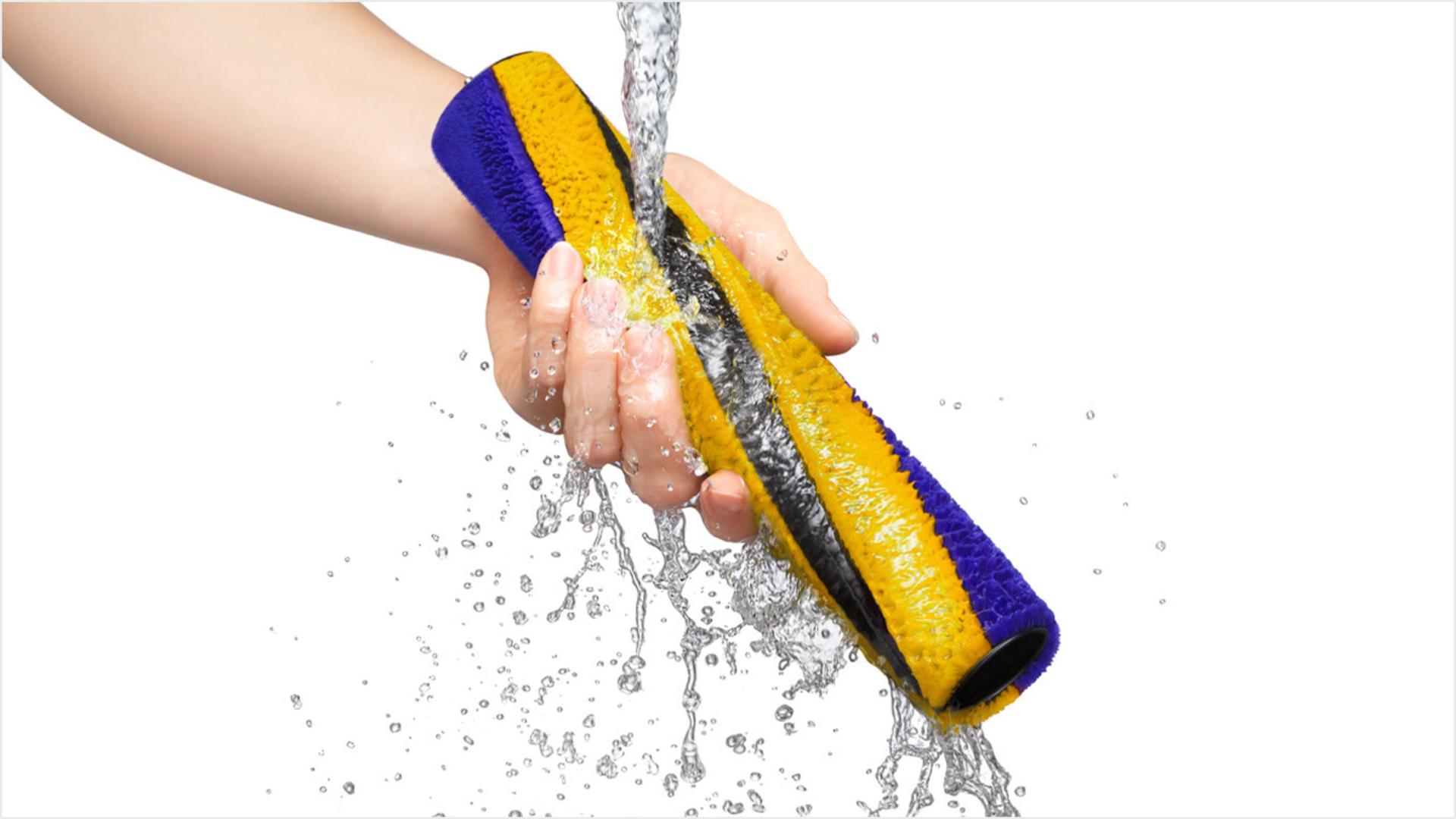 Person washing the Fluffy brush bar under a tap