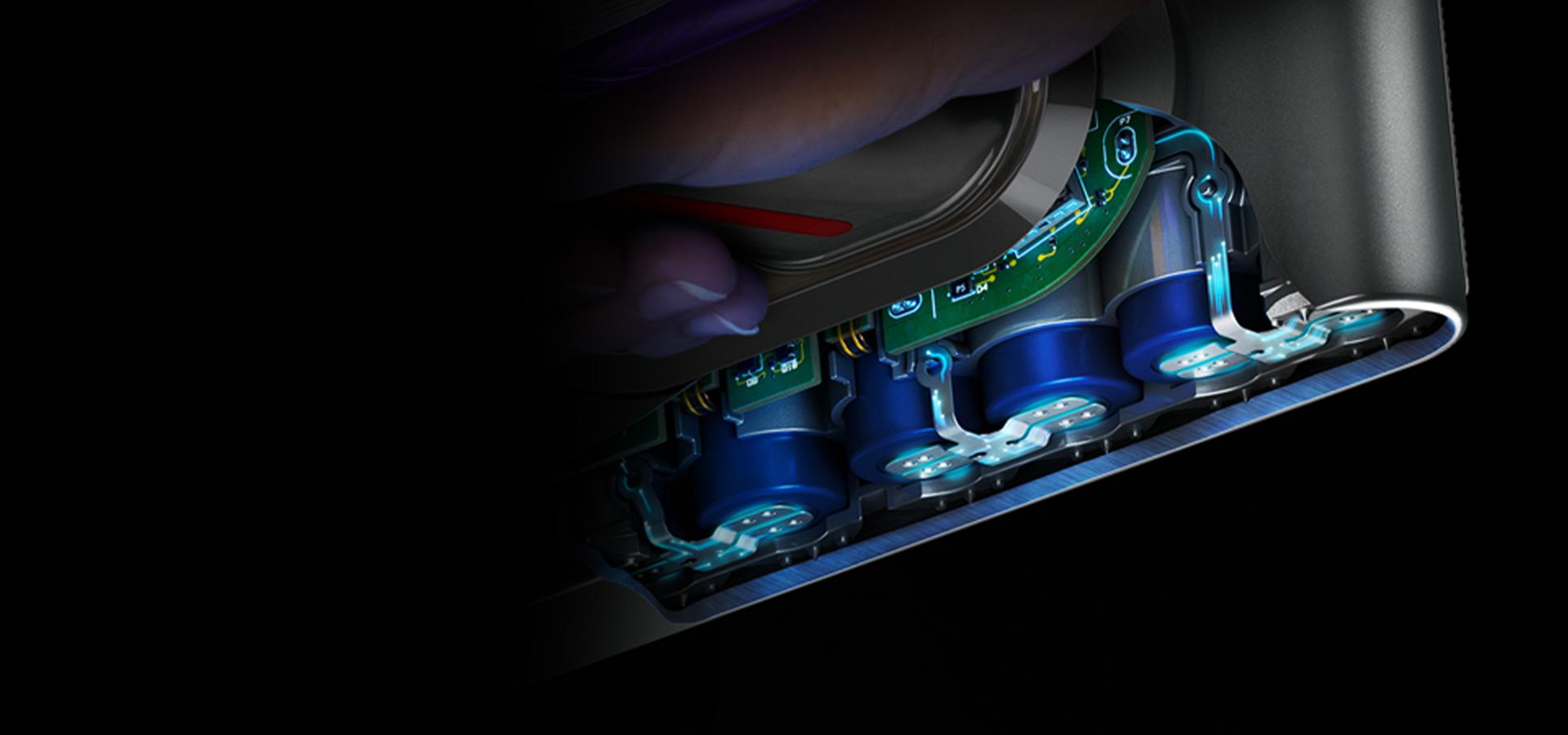 A cutaway view of the battery, exposing the seven cells and PCB boards inside.
