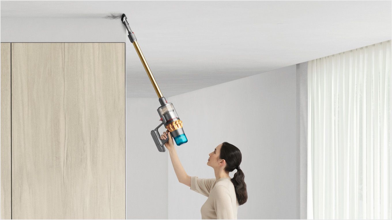 Dyson V15ᵀᴹ Detect absolute che pulisce la casa