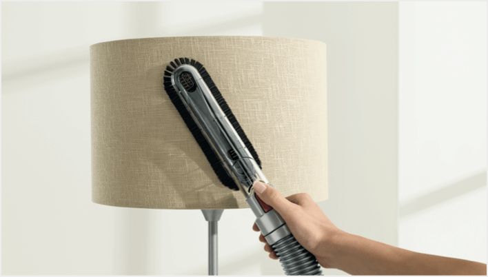 Extra-Soft Bürste reinigt Polstermöbel Extra-Soft Bürste reinigt Polstermöbel