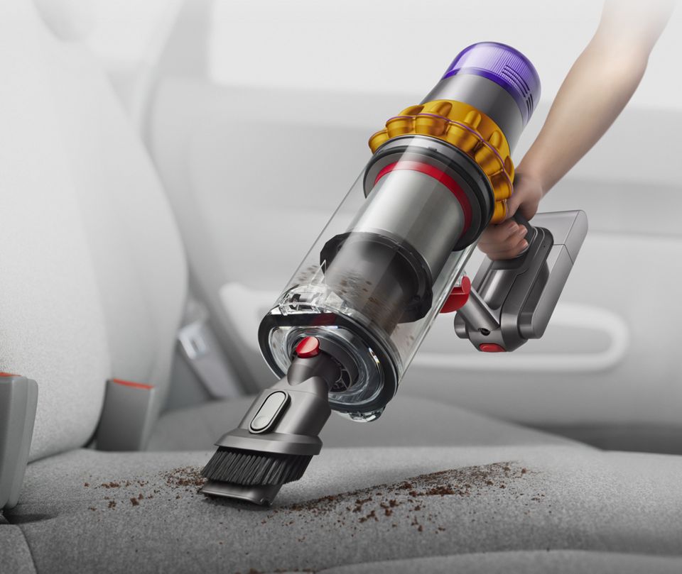 Ruční úklid v autě