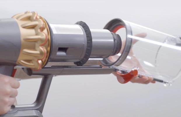 Washing parts of the vacuum