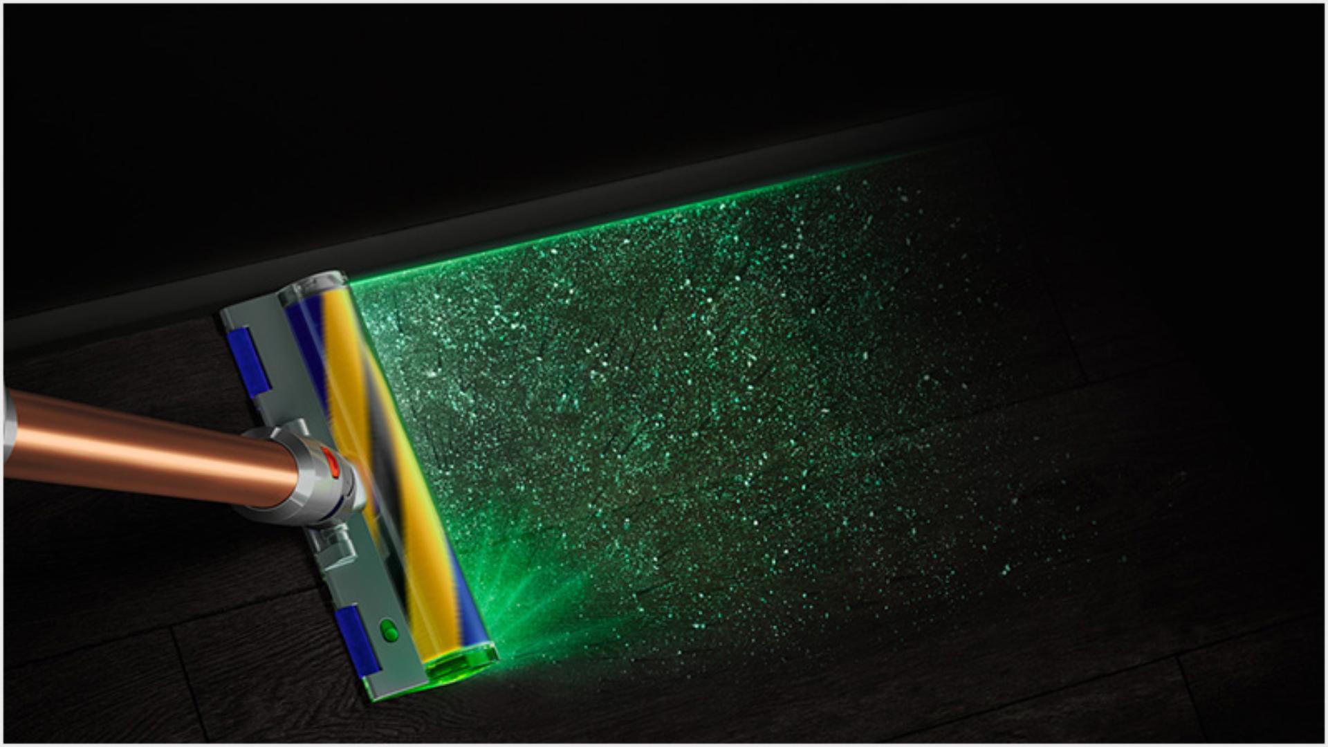 Dyson Fluffy Optic tīrīšanas uzgalis, kas parāda putekļus.