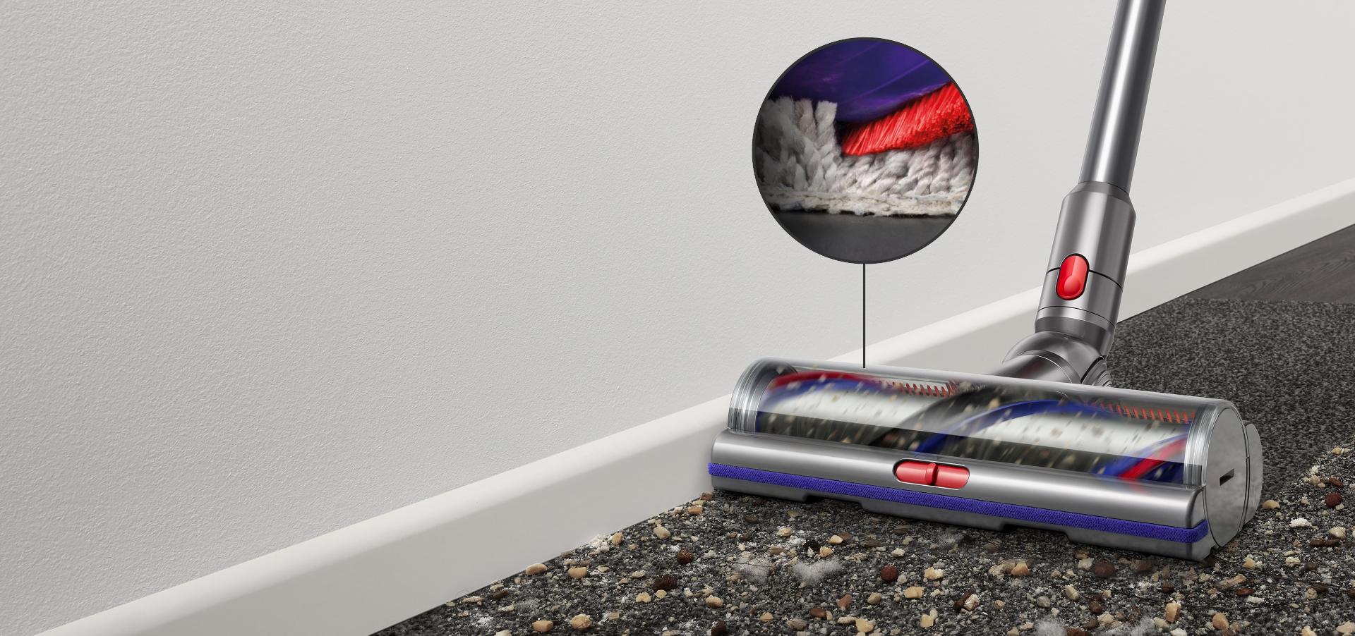 Elektroszczotka Digital Motorbar pozostawiająca czyste pasmo na zanieczyszczonym beżowym dywanie.