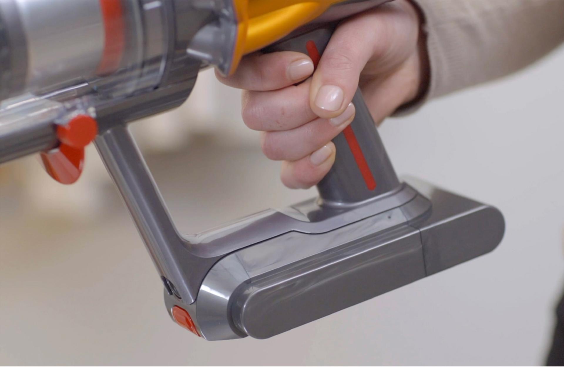 Video showing how to charge the battery.