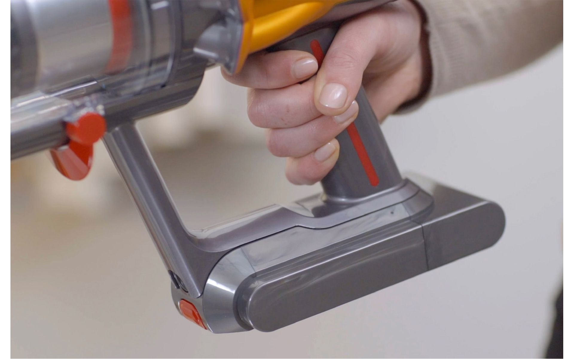Video showing how to charge the battery.