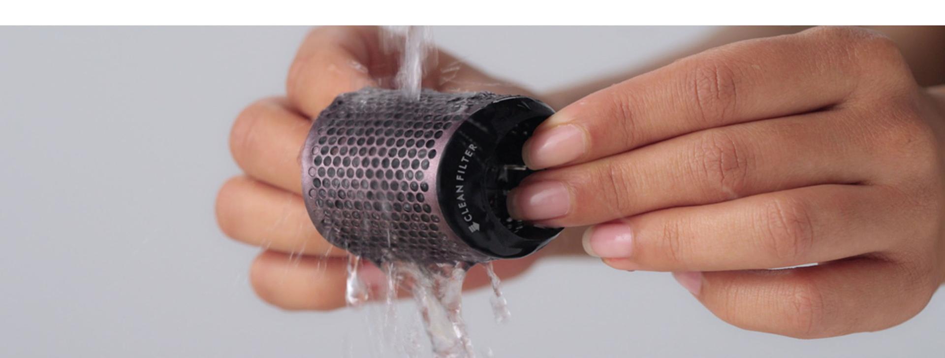 The filter cage is cleaned under running water.