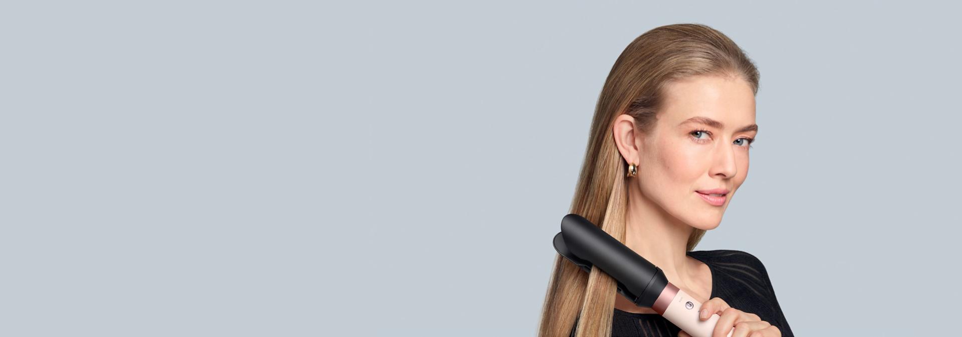 Multistyler Dyson Airwrap Co-anda2x z końcówką Airsmooth2x używany przez modelkę.