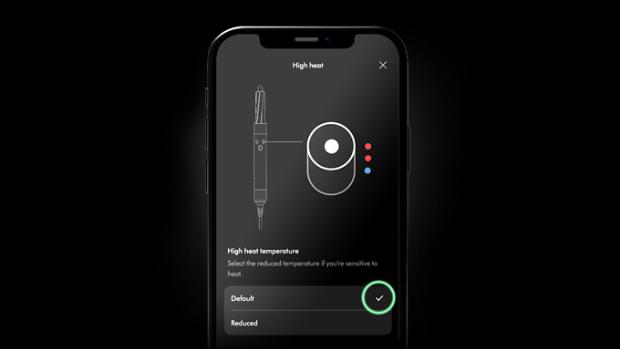 Tālruņa ekrāns, kurā parādīts, kā pielāgot temperatūras iestatījumus lietotnē MyDyson.