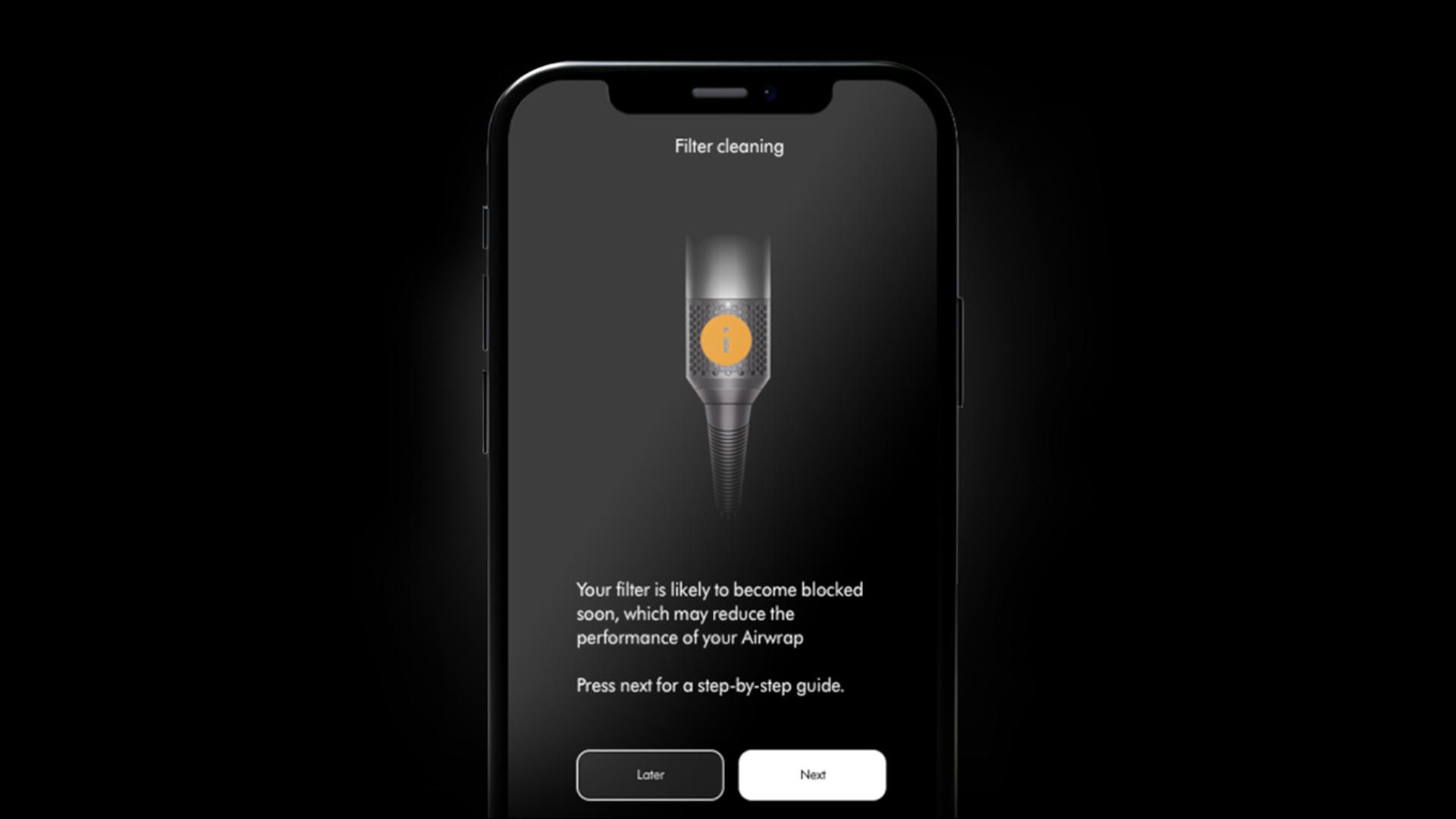 電話屏幕顯示在 MyDyson™ 應用程式中的保養通知。