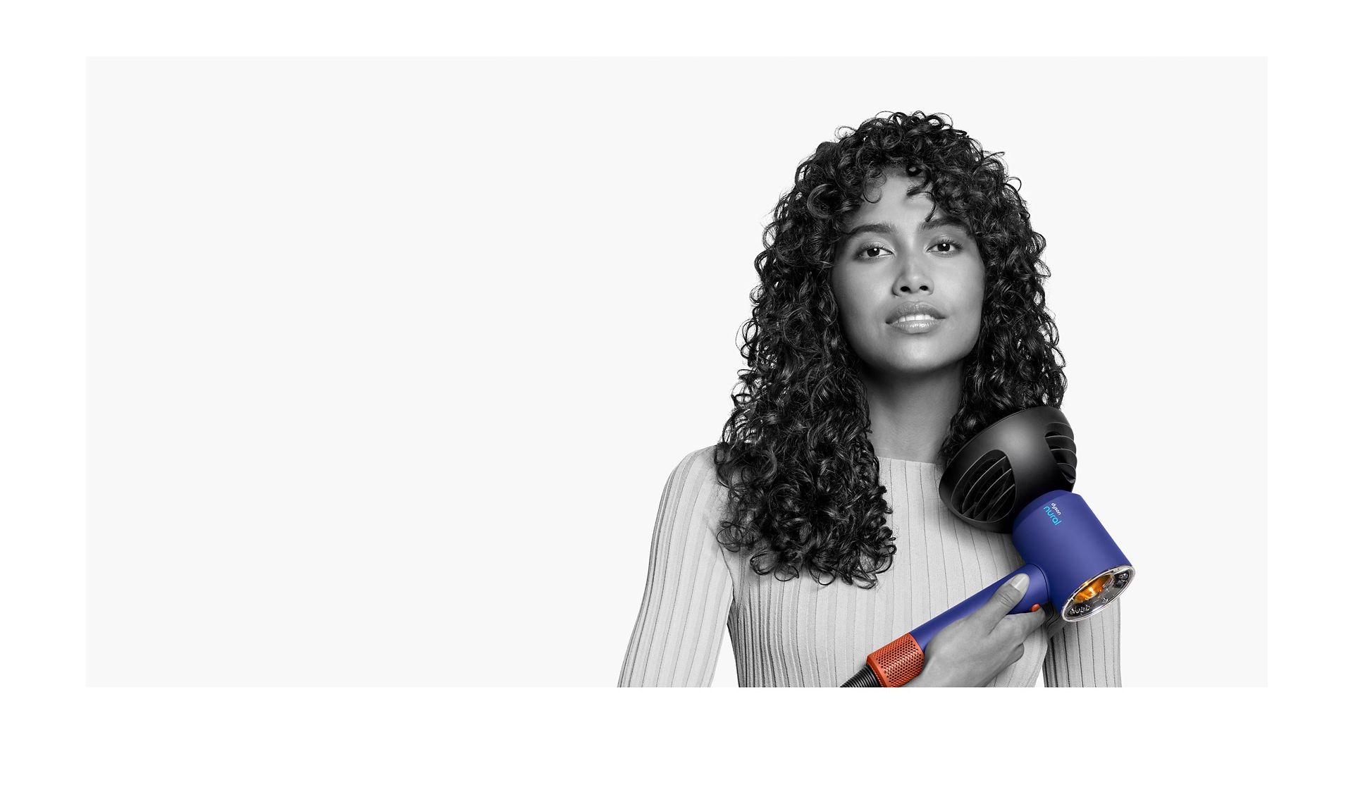 Modele izmanto Wave+Curl diffuser kupola režīmā